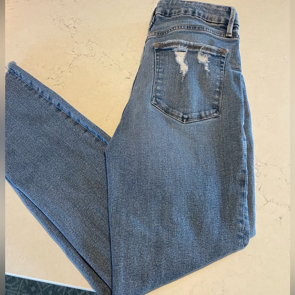 Good American Women’s Jeans. Size 12/31. Straight leg fray bottom